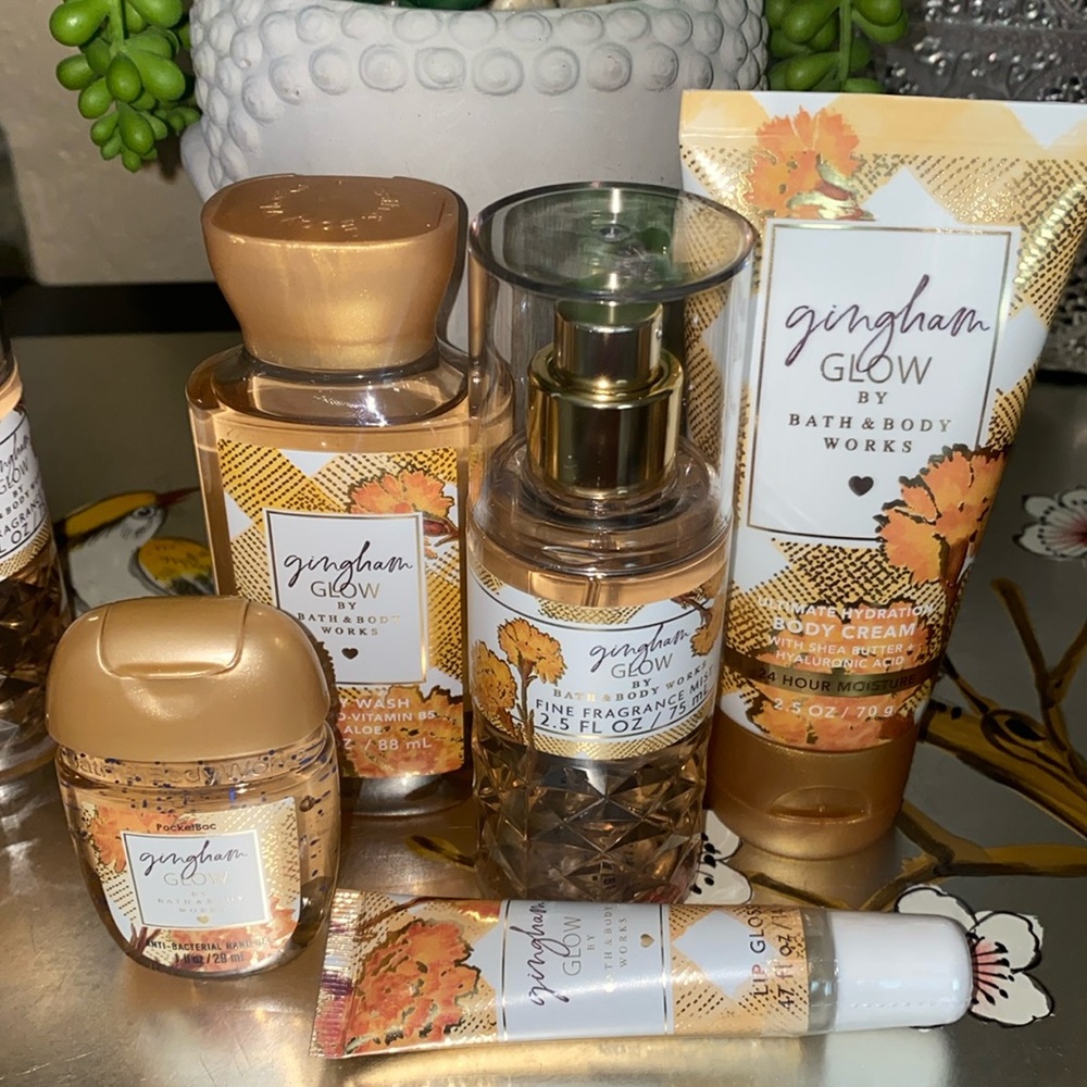 Bath and body Works Gingham Glow Travel Size Gift Set Newest collection